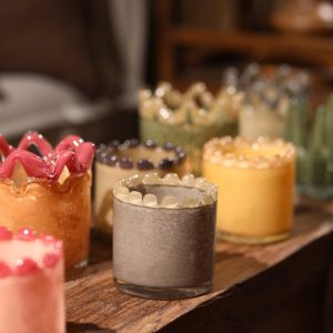 Munblåst glaslykta pärlbård gråbeige