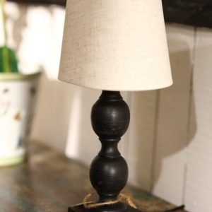 Bordslampa svarvat trä / svarvad trälampa H32 cm svart