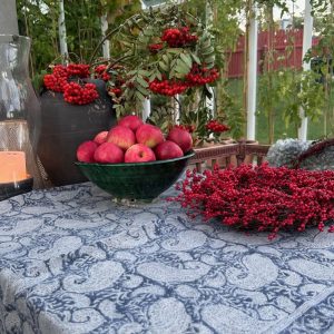 Big Paisley Navy Blue Linneduk